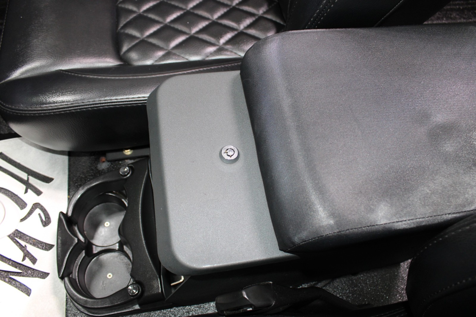 Ford-Bronco-1975-SUV-36