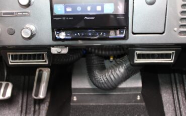 Ford-Bronco-1975-SUV-37