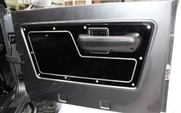 Ford-Bronco-1975-SUV-38