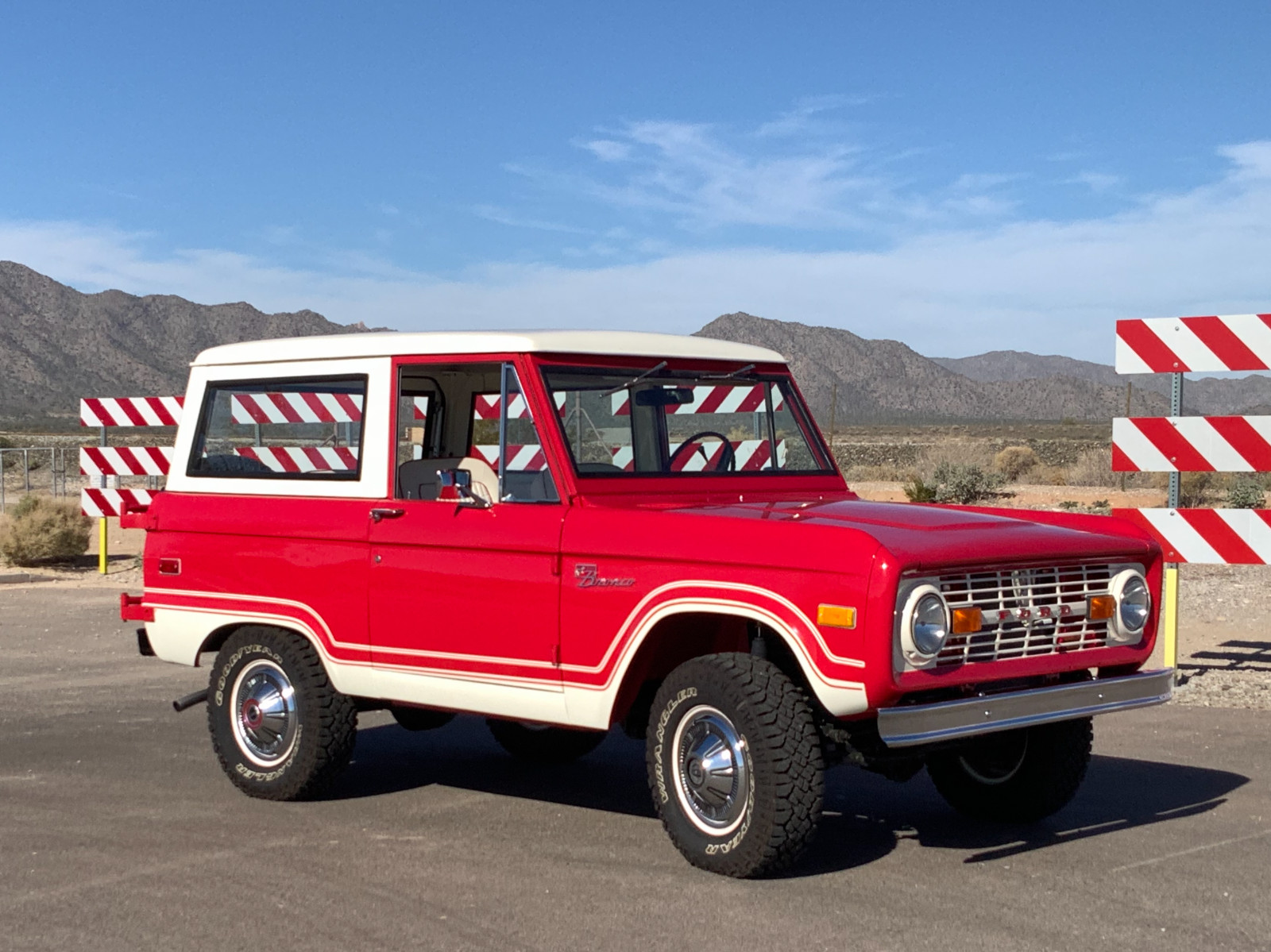 Ford-Bronco-1976-Convertible-11
