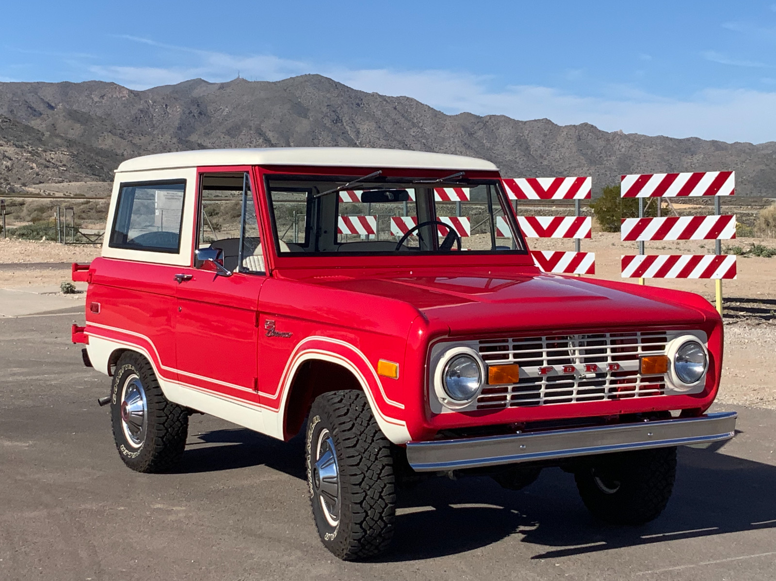Ford-Bronco-1976-Convertible-12