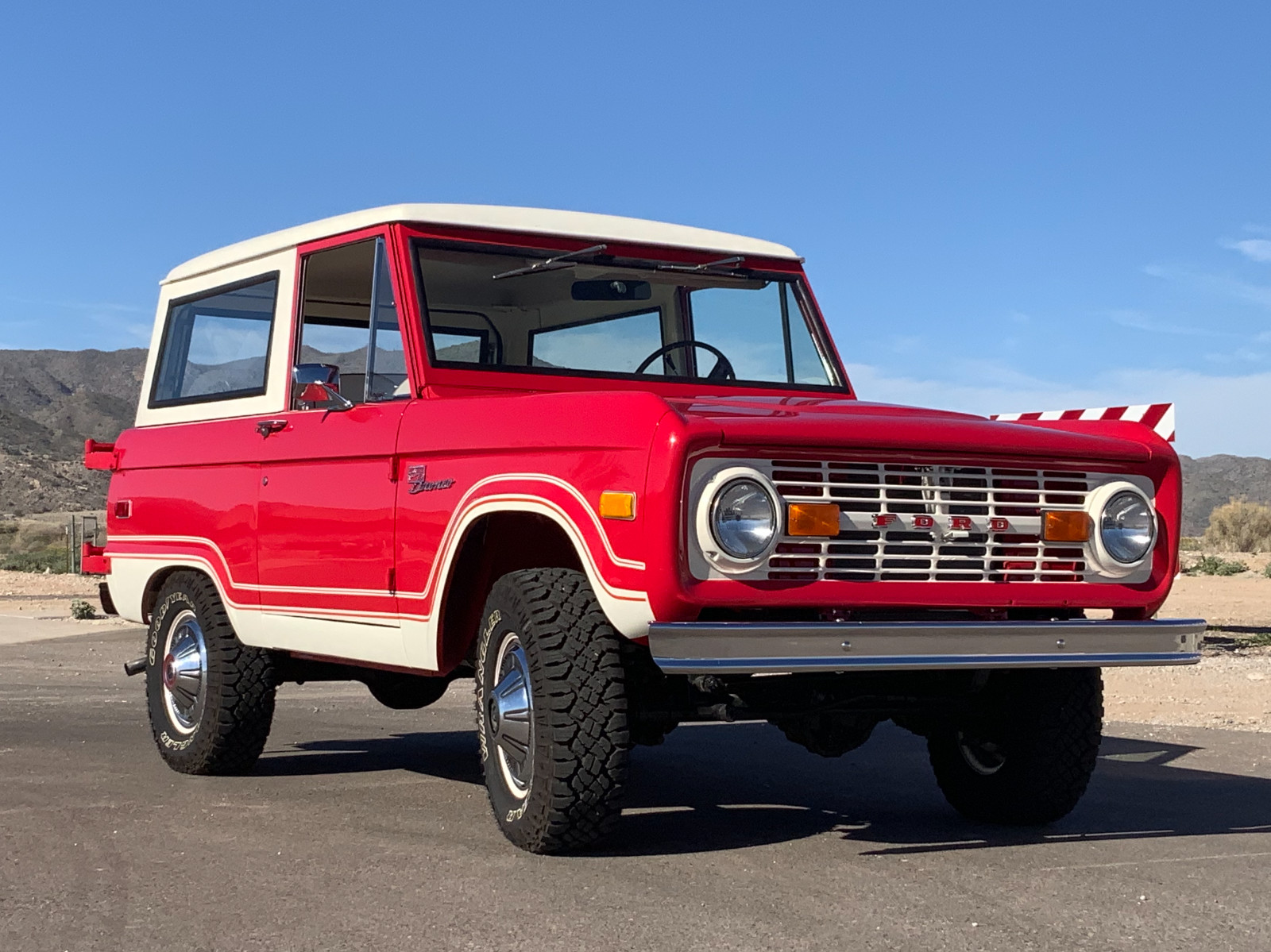 Ford-Bronco-1976-Convertible-13