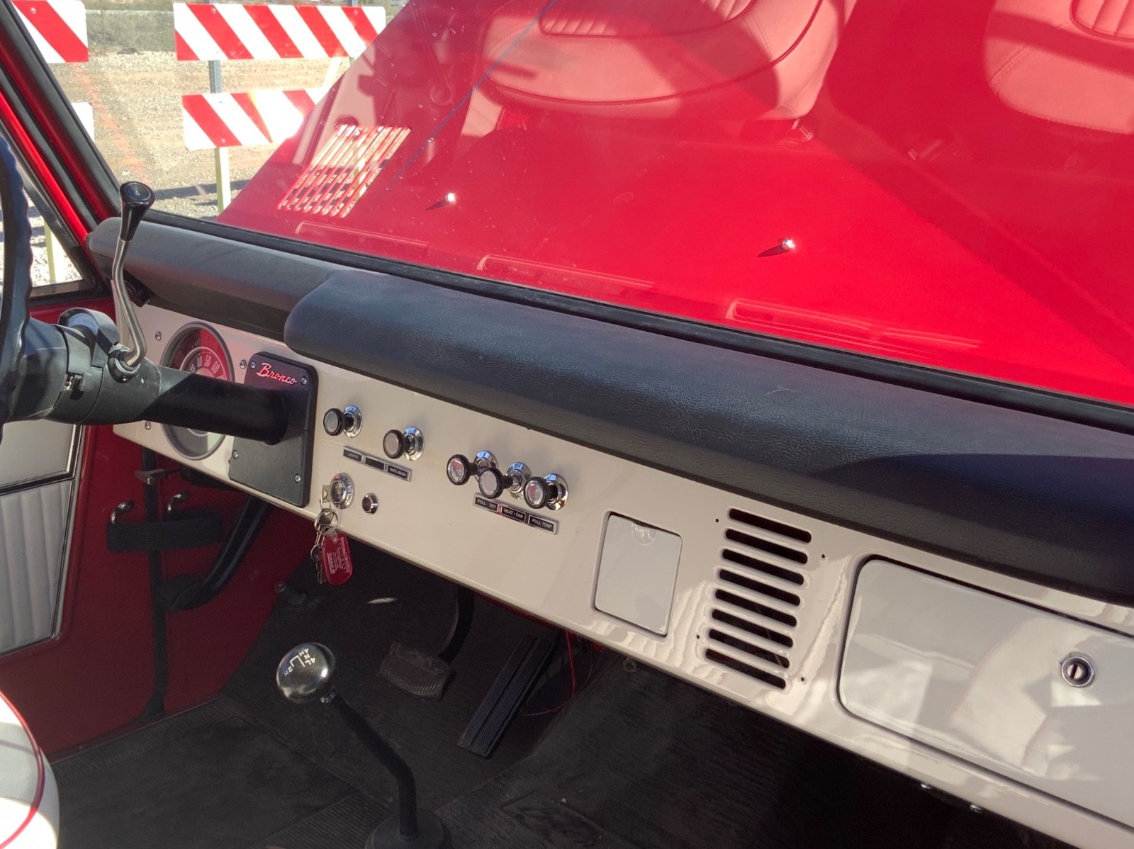 Ford-Bronco-1976-Convertible-22