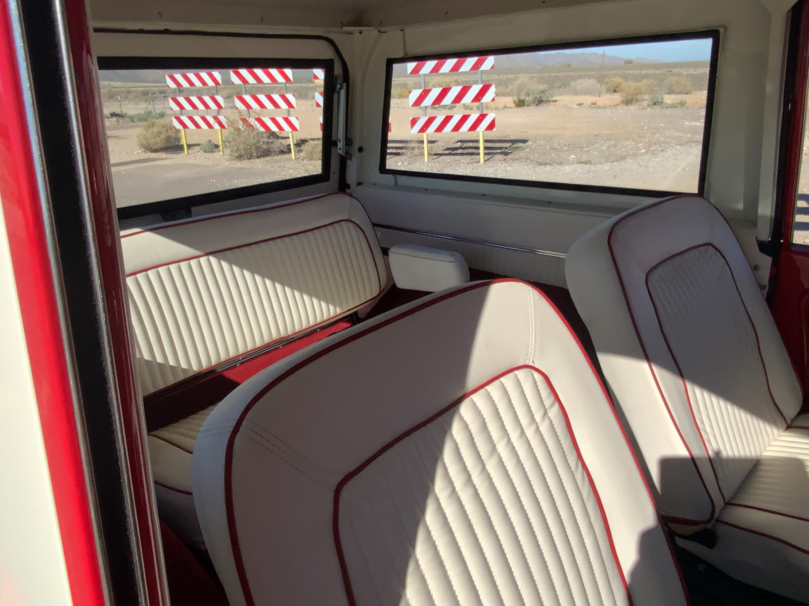 Ford-Bronco-1976-Convertible-23