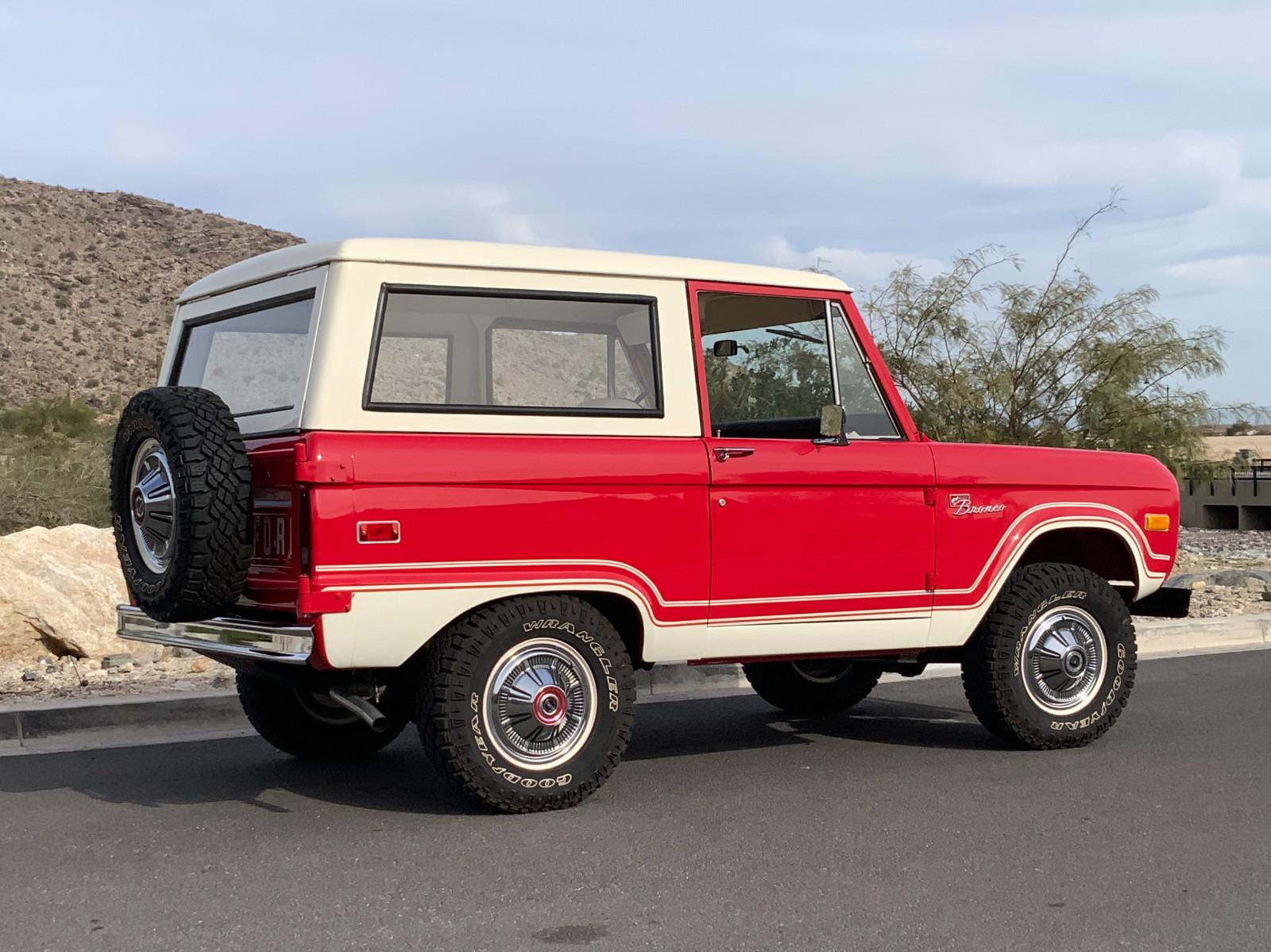 Ford-Bronco-1976-Convertible-3