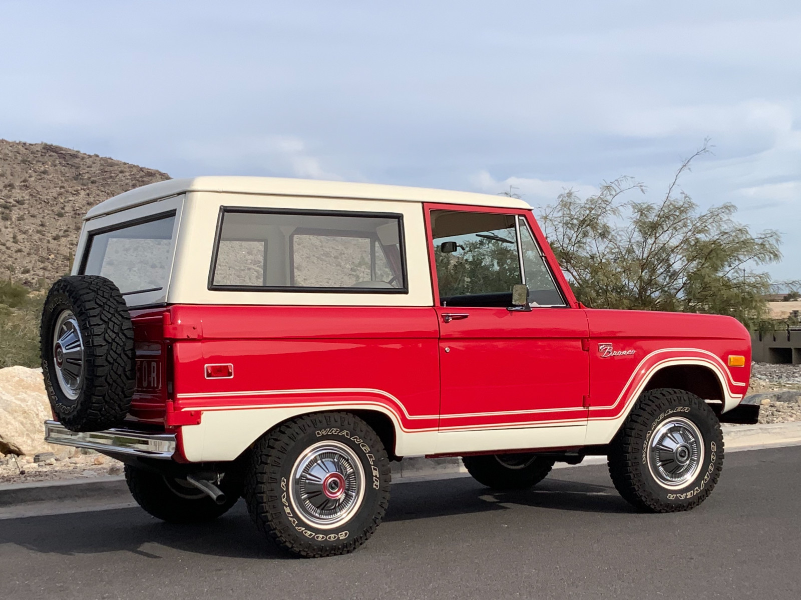 Ford-Bronco-1976-Convertible-4