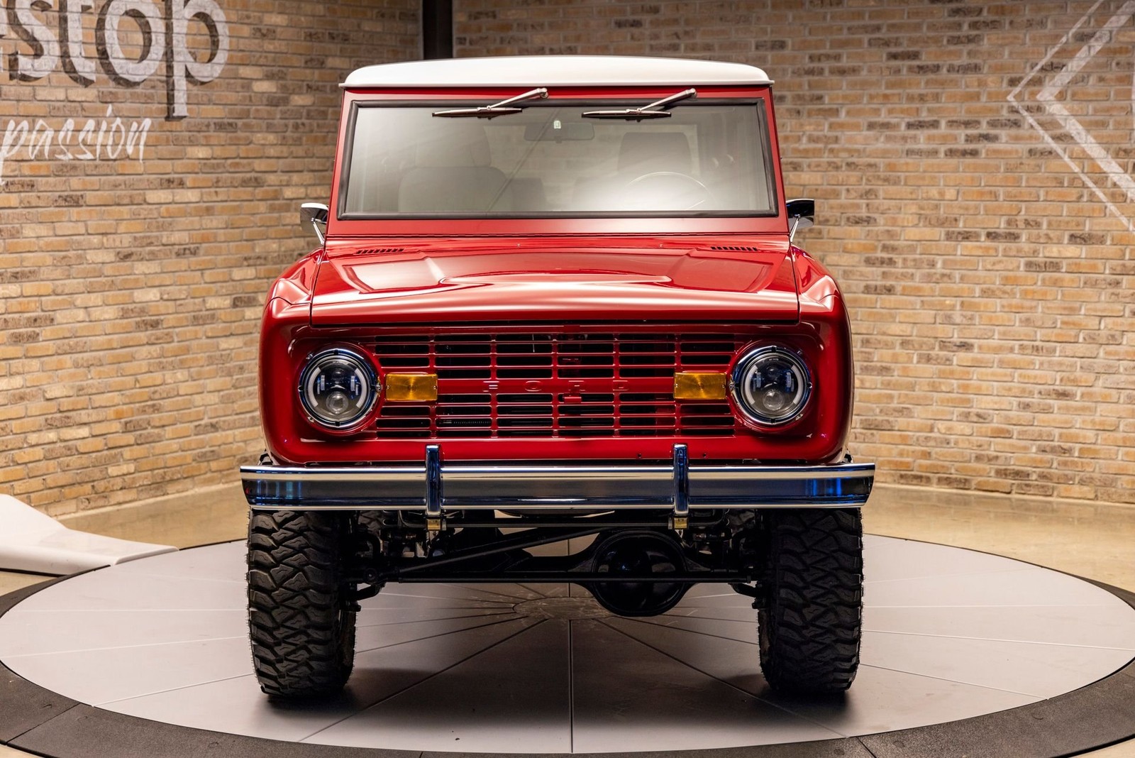 Ford-Bronco-1977-SUV-1