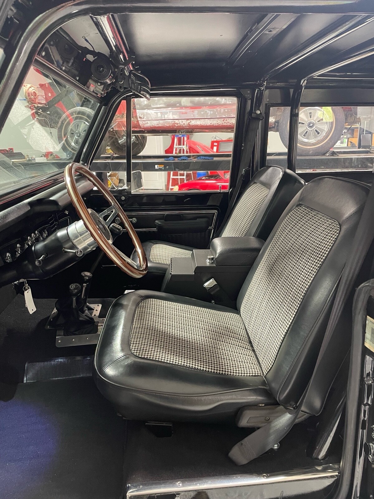 Ford-Bronco-1977-SUV-14