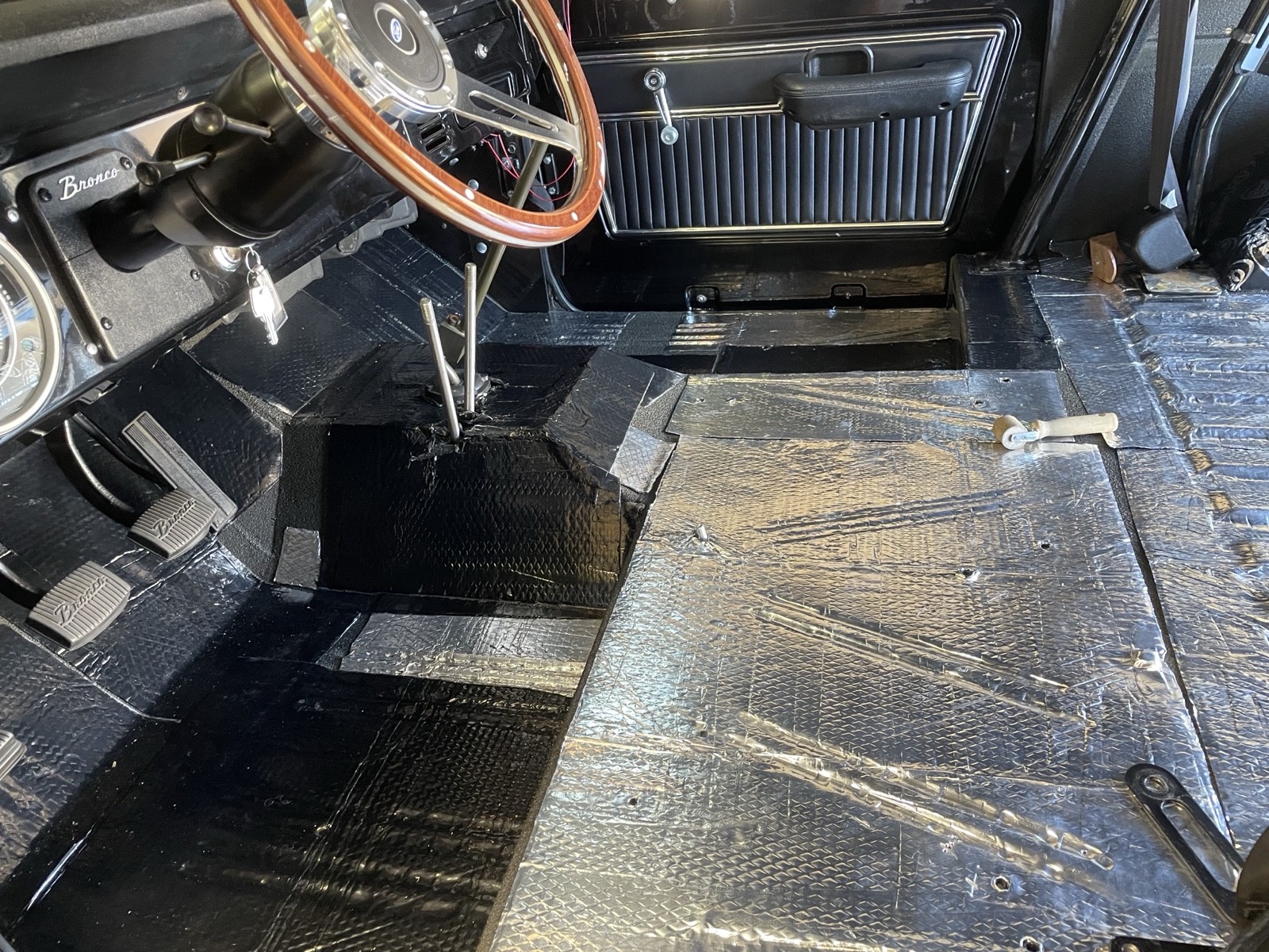 Ford-Bronco-1977-SUV-16