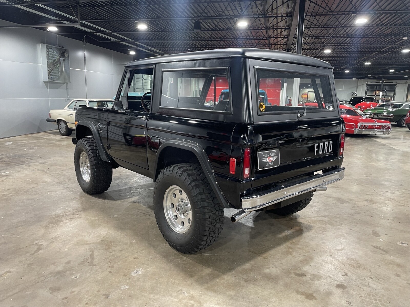 Ford-Bronco-1977-SUV-3