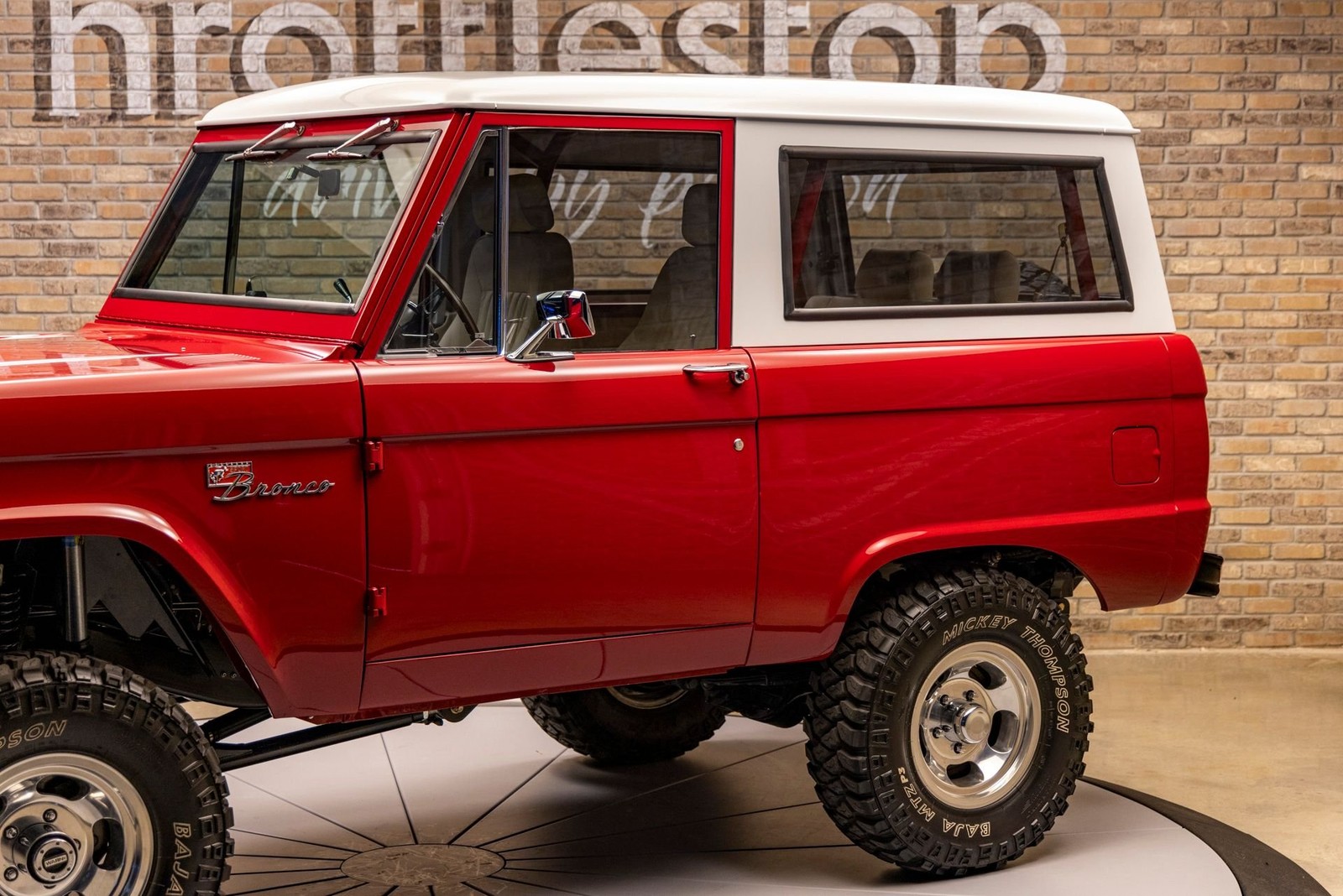 Ford-Bronco-1977-SUV-9