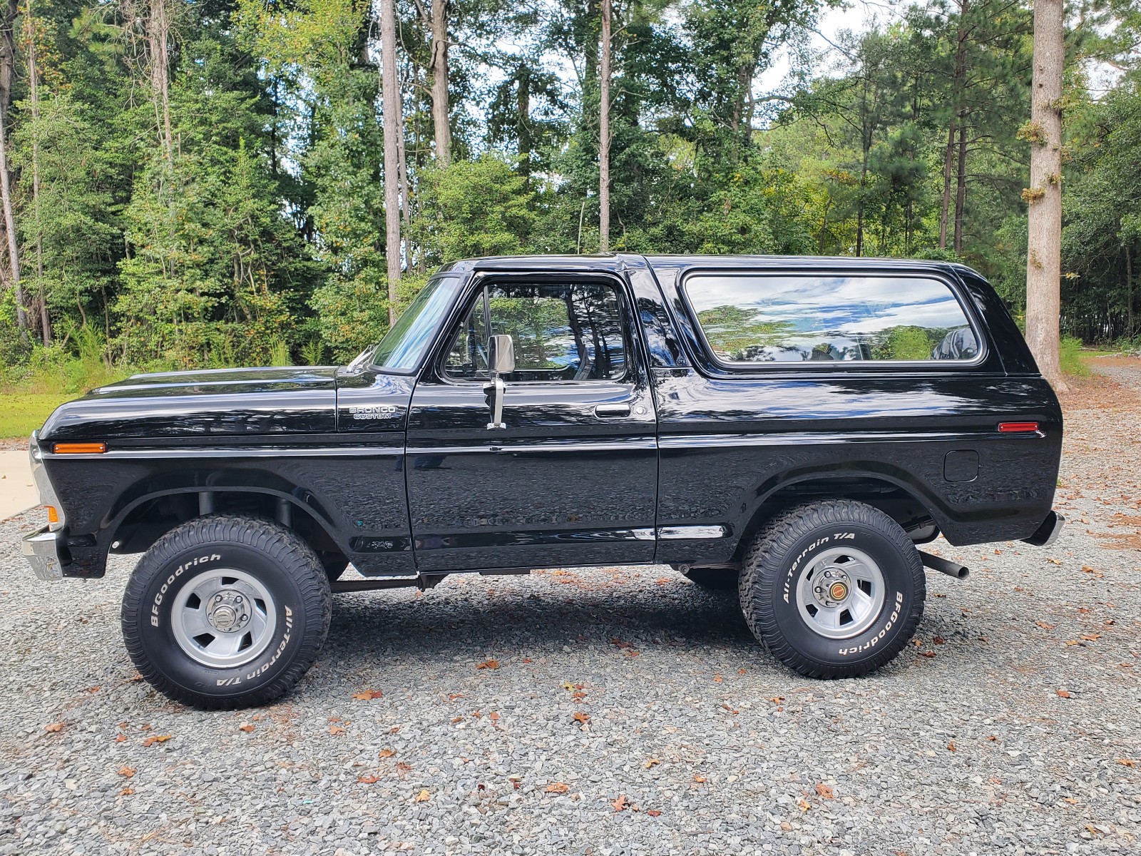 Ford-Bronco-1979-SUV-2