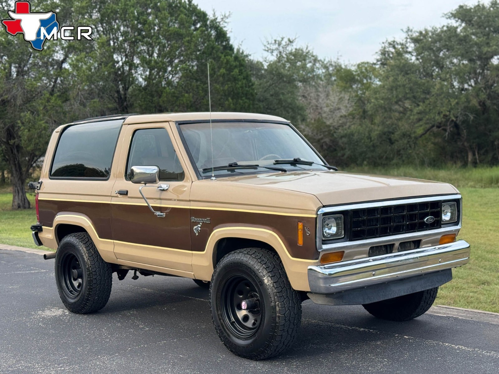 Ford-Bronco-1984-SUV-11