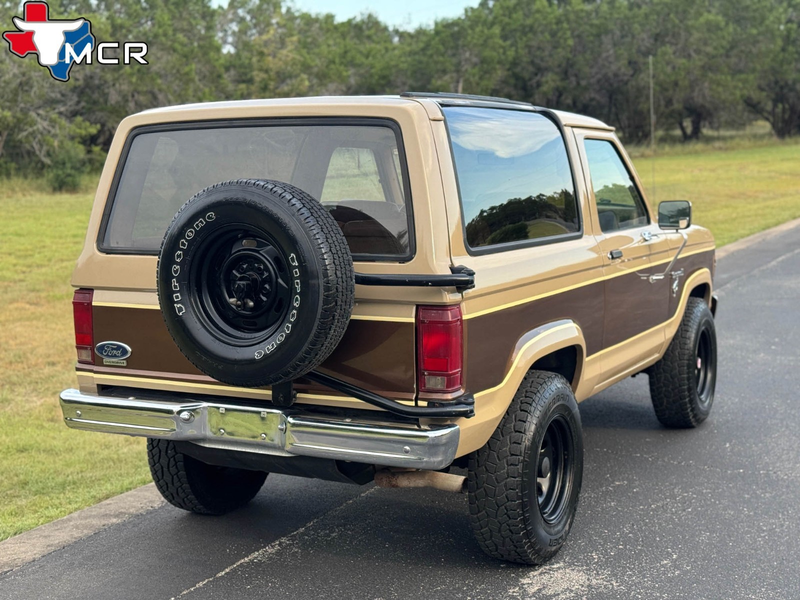 Ford-Bronco-1984-SUV-15