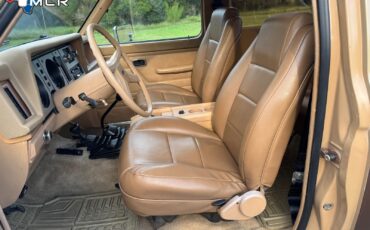 Ford-Bronco-1984-SUV-16