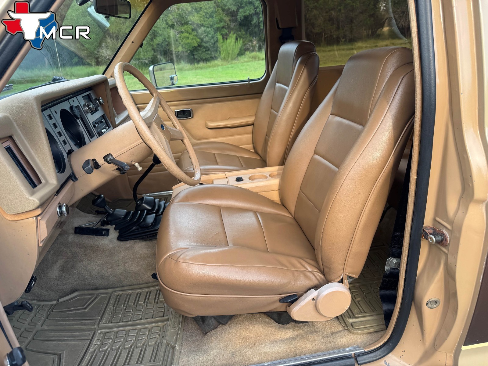 Ford-Bronco-1984-SUV-16