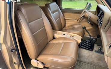 Ford-Bronco-1984-SUV-17