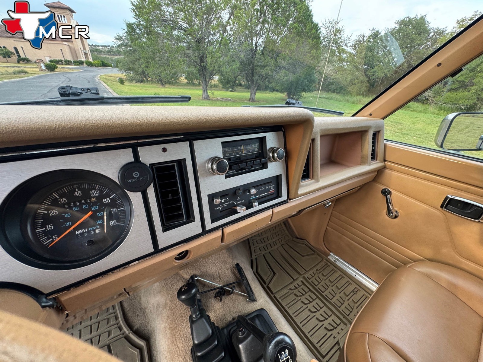 Ford-Bronco-1984-SUV-18