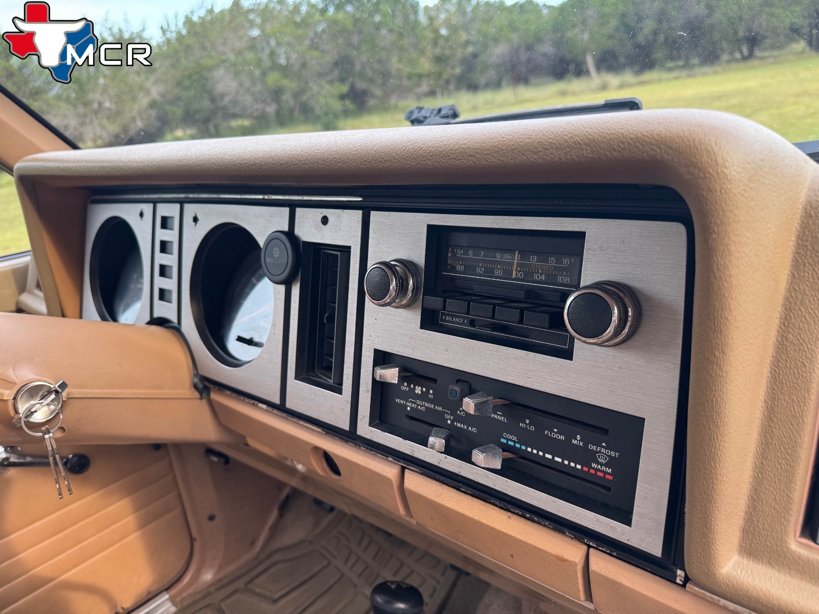 Ford-Bronco-1984-SUV-19