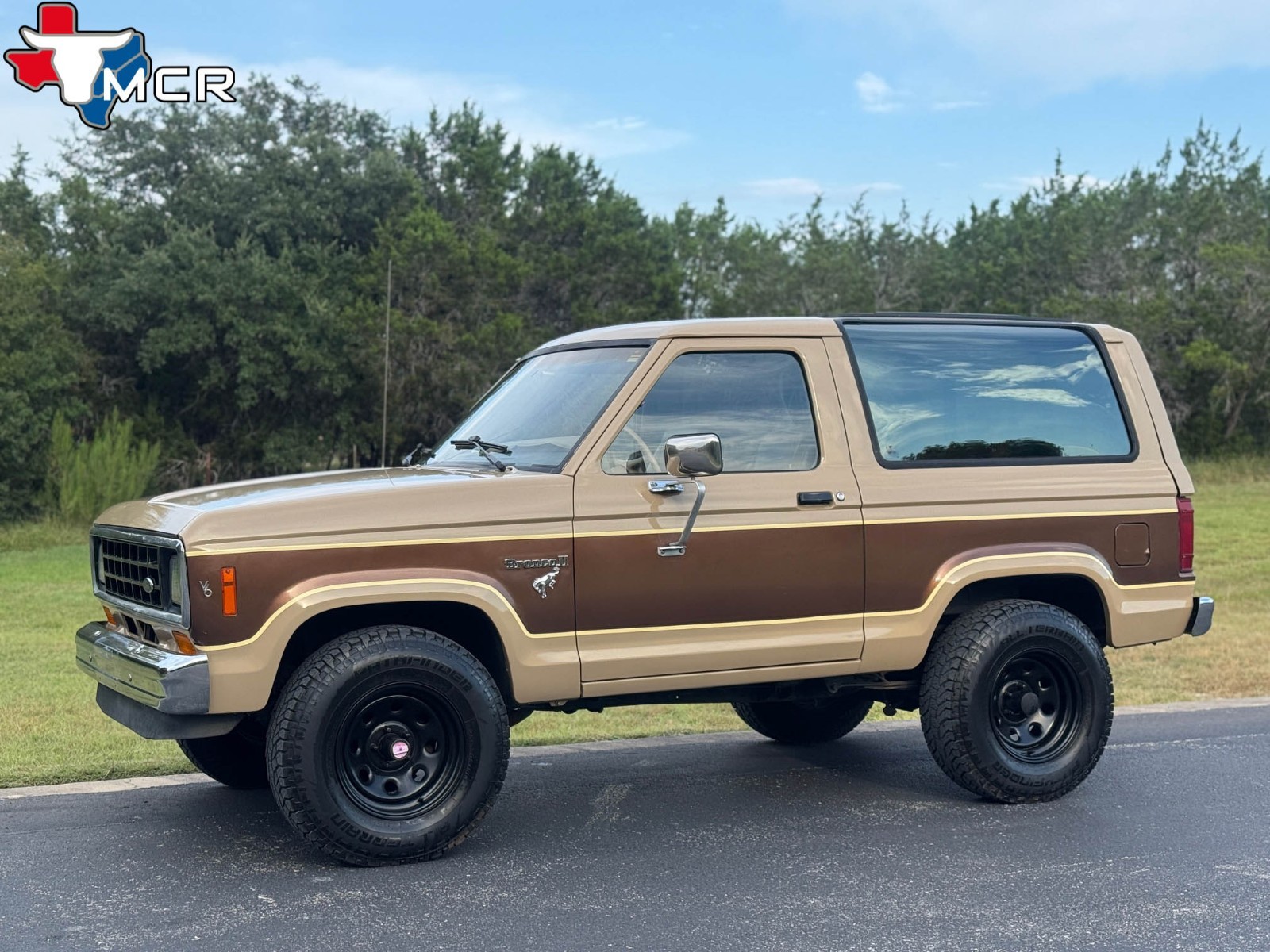 Ford-Bronco-1984-SUV-22