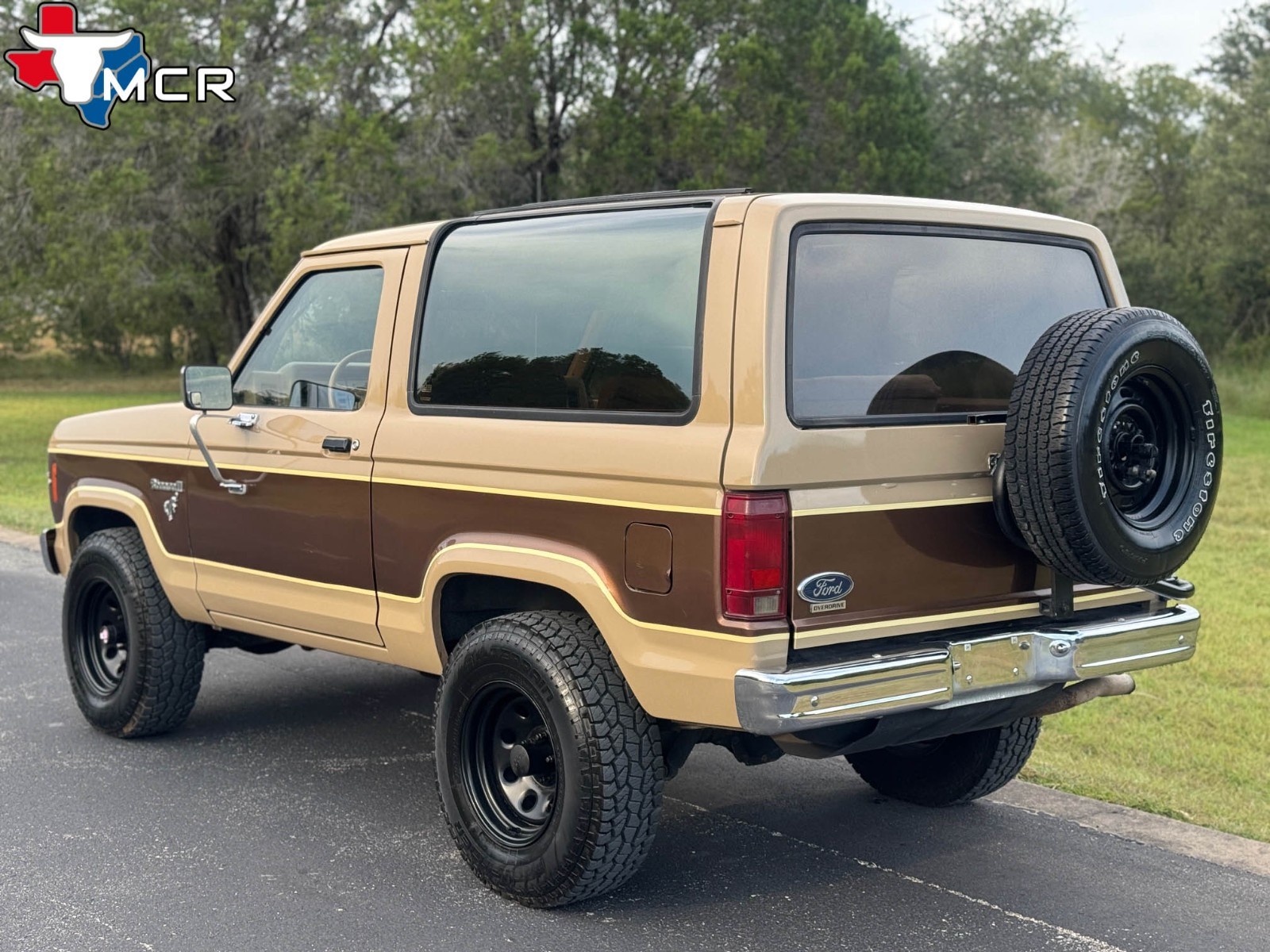 Ford-Bronco-1984-SUV-3