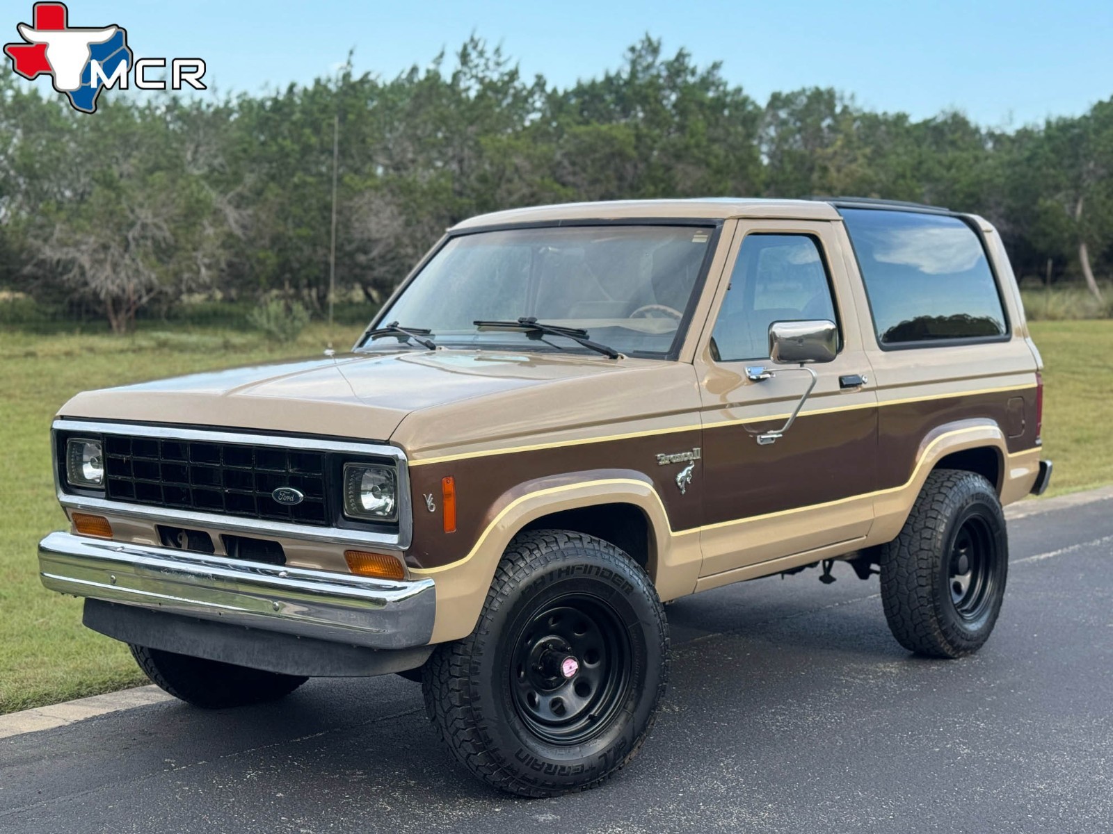 Ford-Bronco-1984-SUV-4