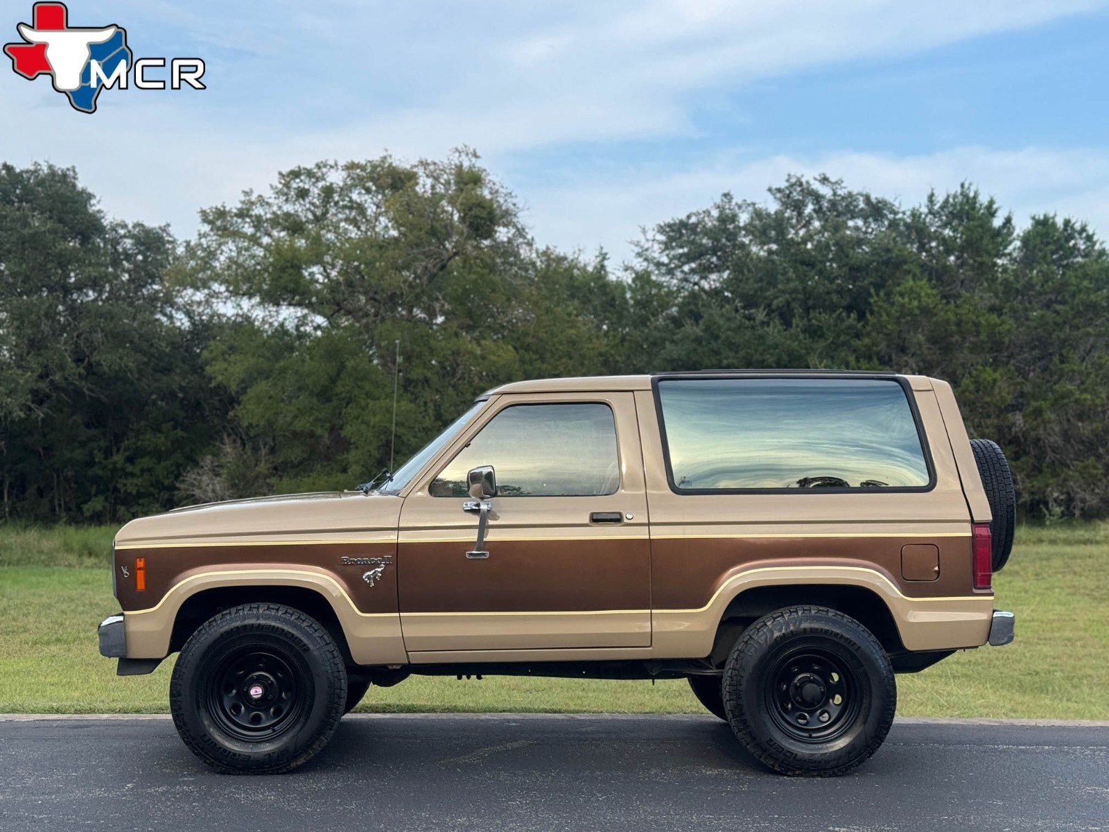 Ford-Bronco-1984-SUV-7