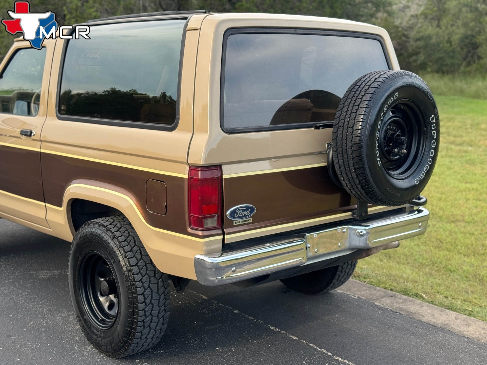 Ford-Bronco-1984-SUV-8