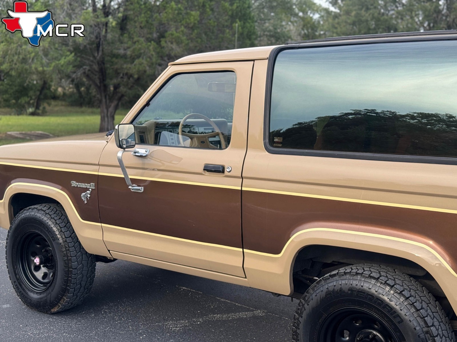 Ford-Bronco-1984-SUV-9