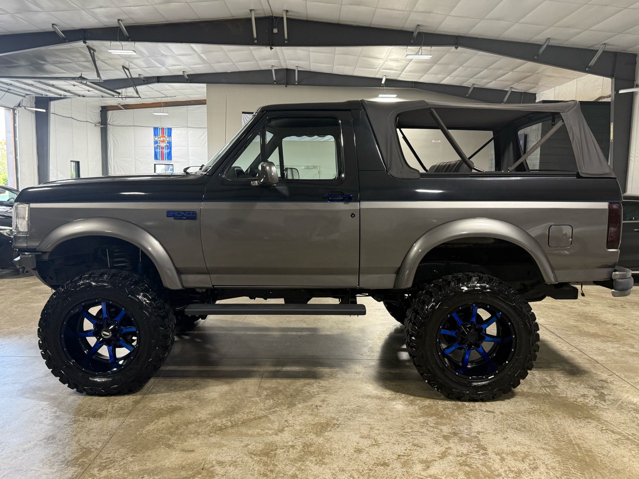 Ford-Bronco-1989-SUV-1