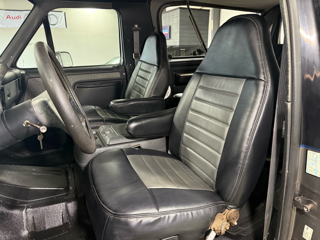 Ford-Bronco-1989-SUV-10