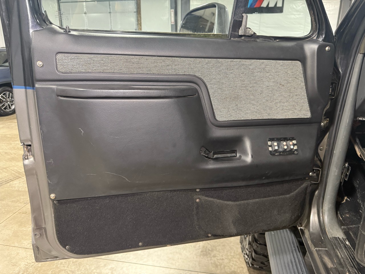 Ford-Bronco-1989-SUV-11