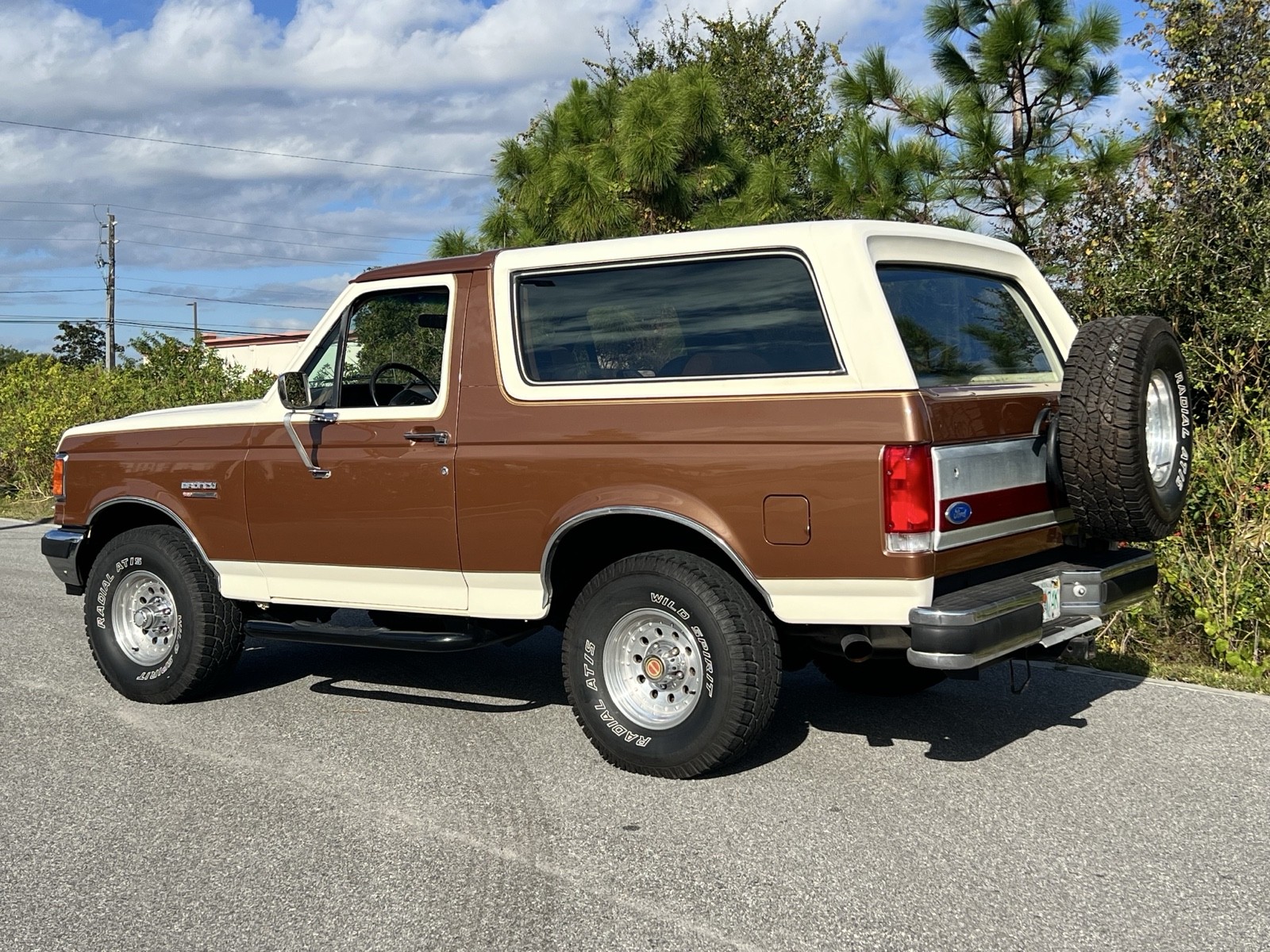 Ford-Bronco-1990-2