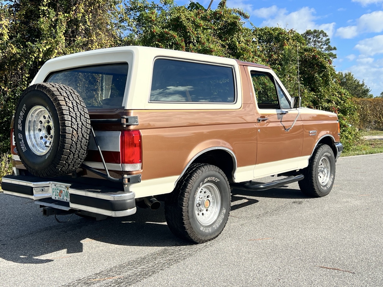 Ford-Bronco-1990-5