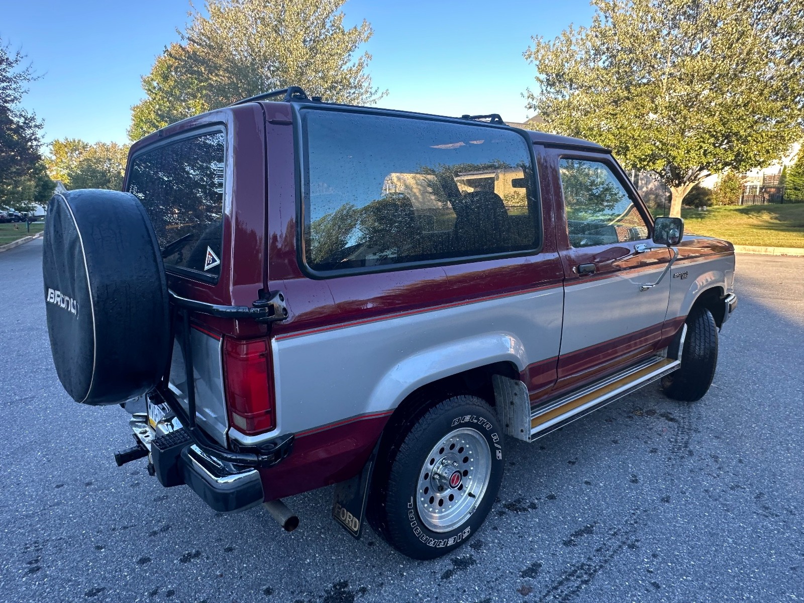Ford-Bronco-1990-SUV-1
