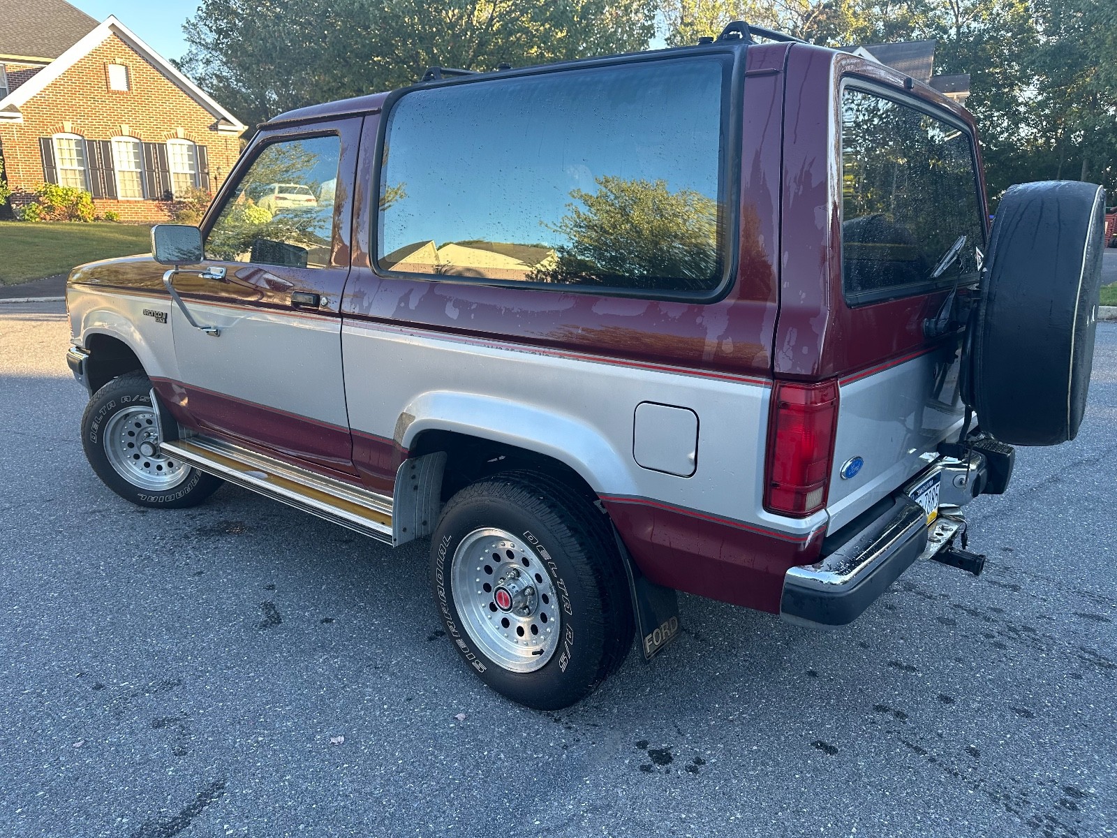 Ford-Bronco-1990-SUV-3