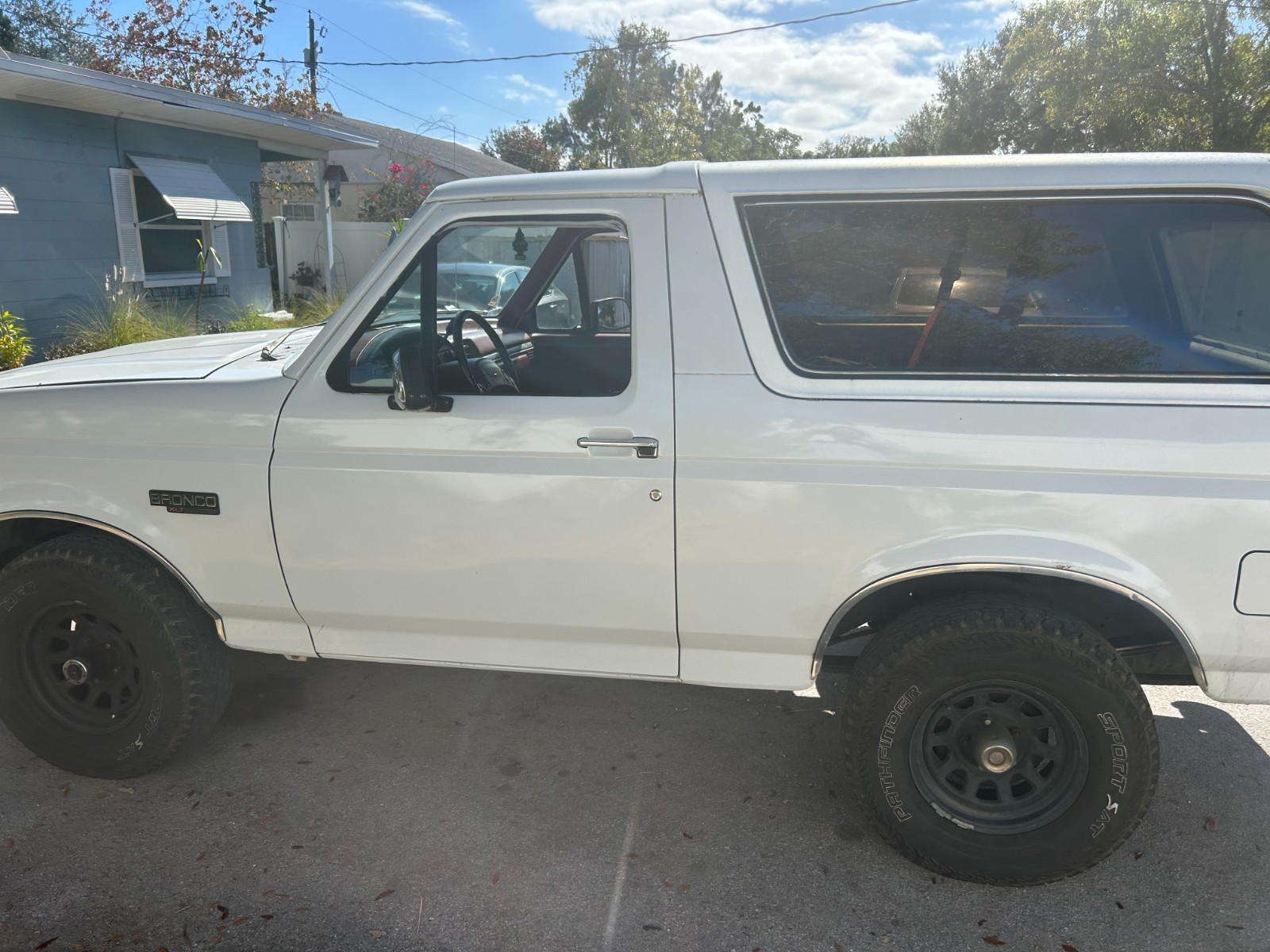 Ford-Bronco-1993-SUV-2