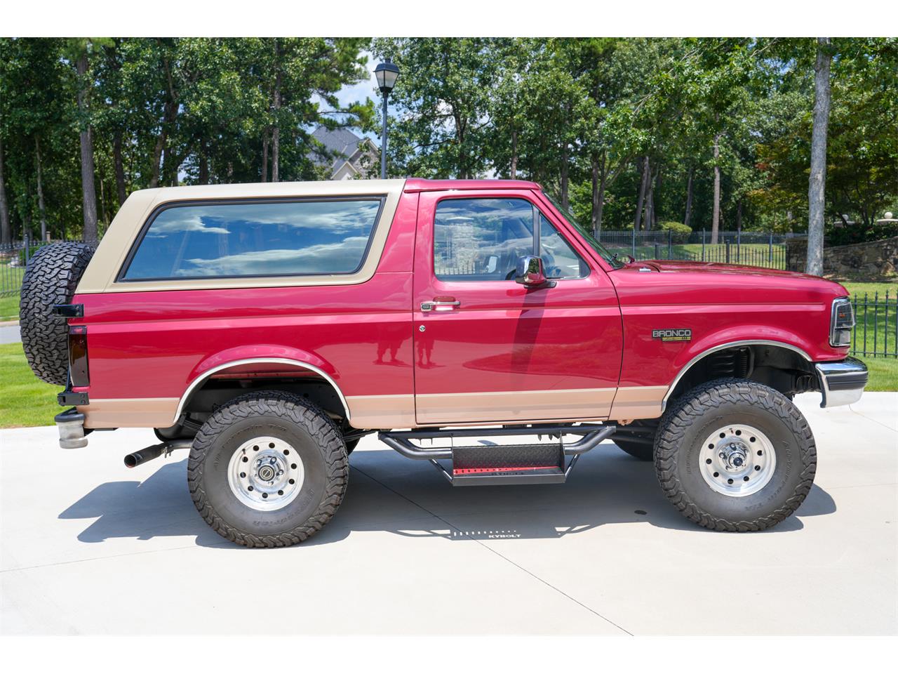 Ford-Bronco-1995-Red-Tan-10