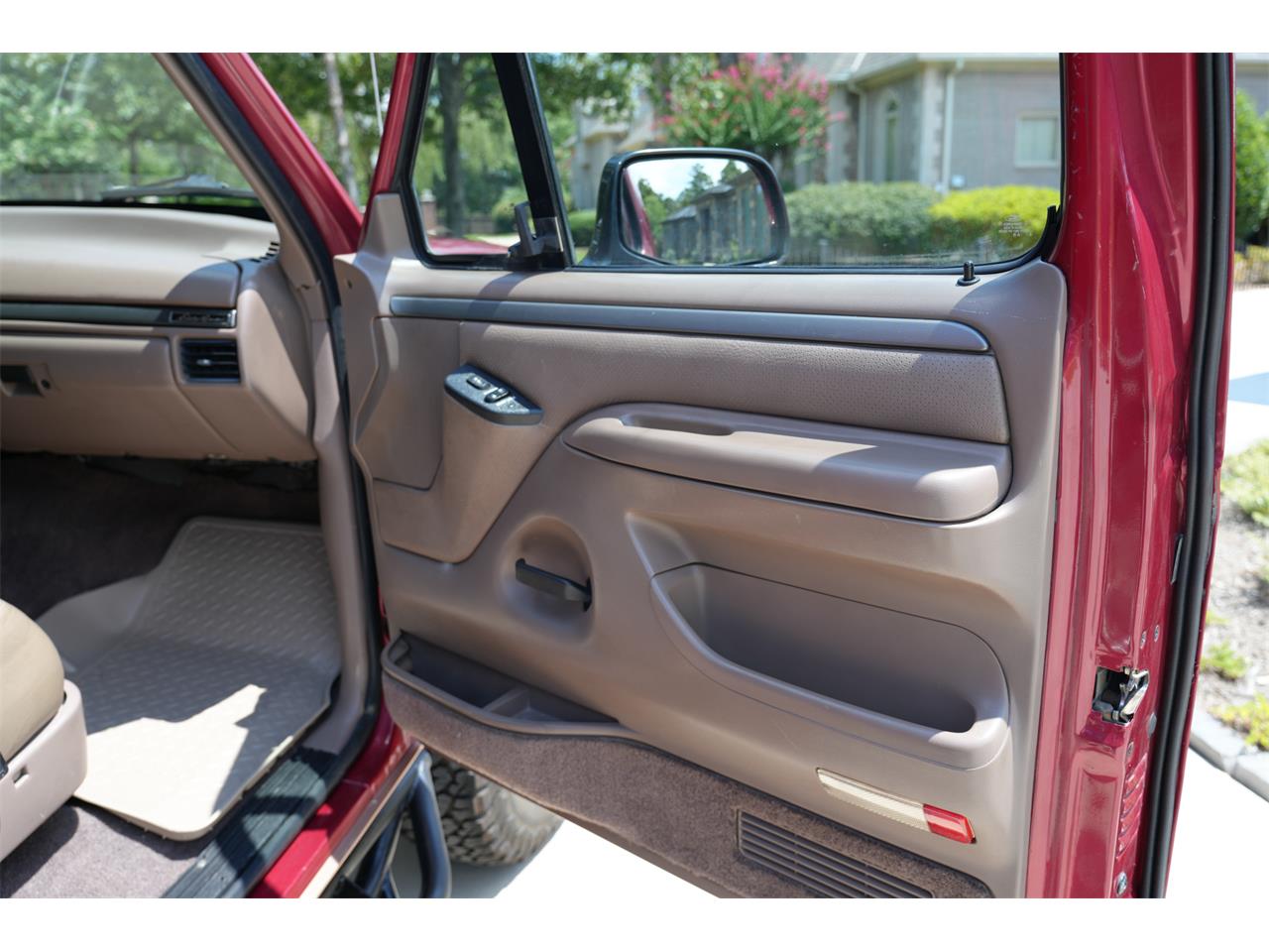 Ford-Bronco-1995-Red-Tan-11