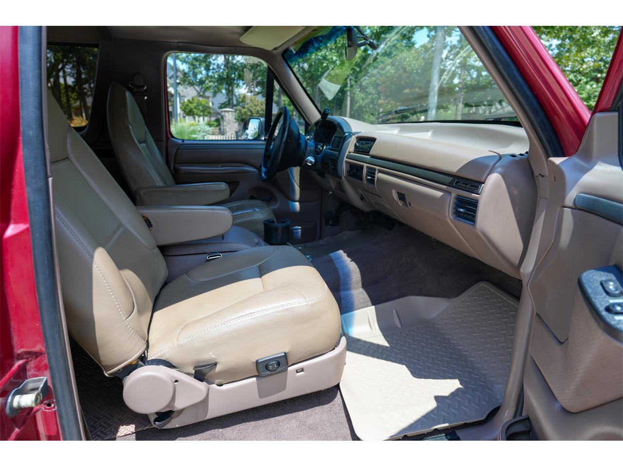 Ford-Bronco-1995-Red-Tan-12