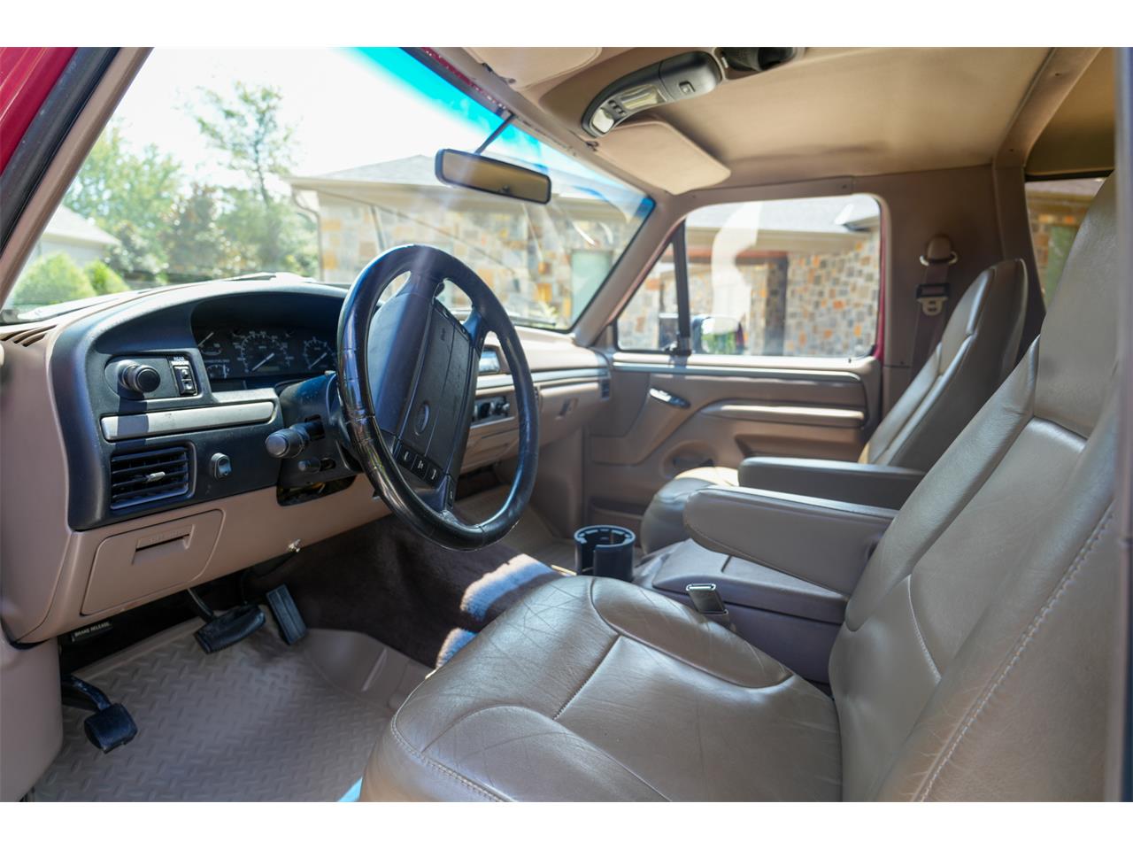 Ford-Bronco-1995-Red-Tan-9