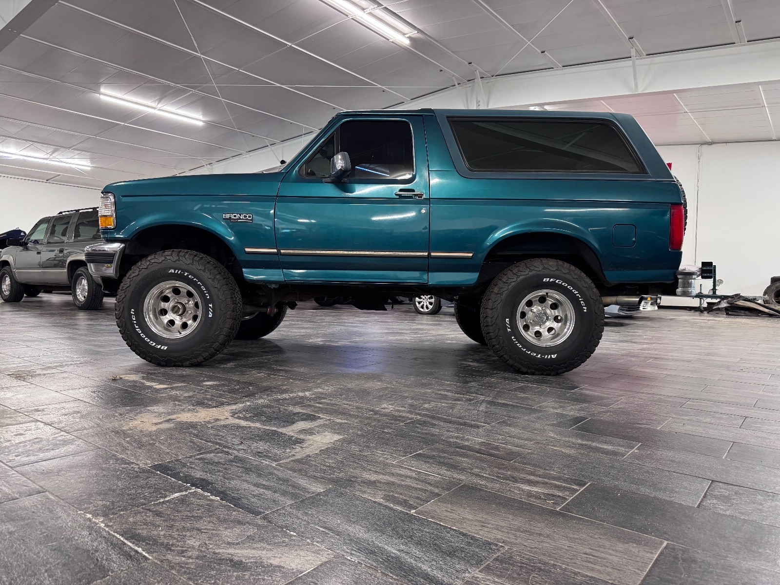 Ford-Bronco-1996-SUV-1