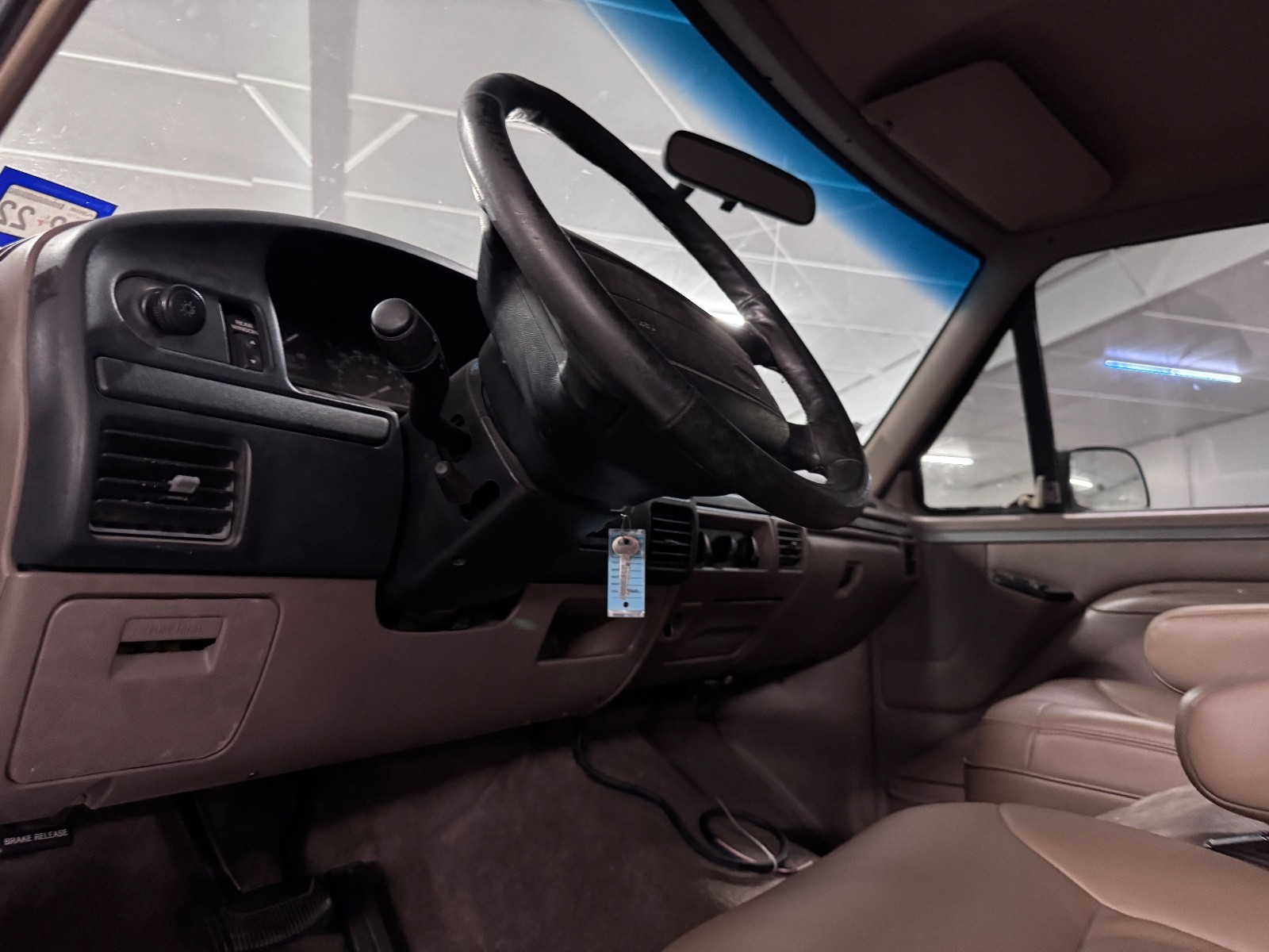 Ford-Bronco-1996-SUV-12