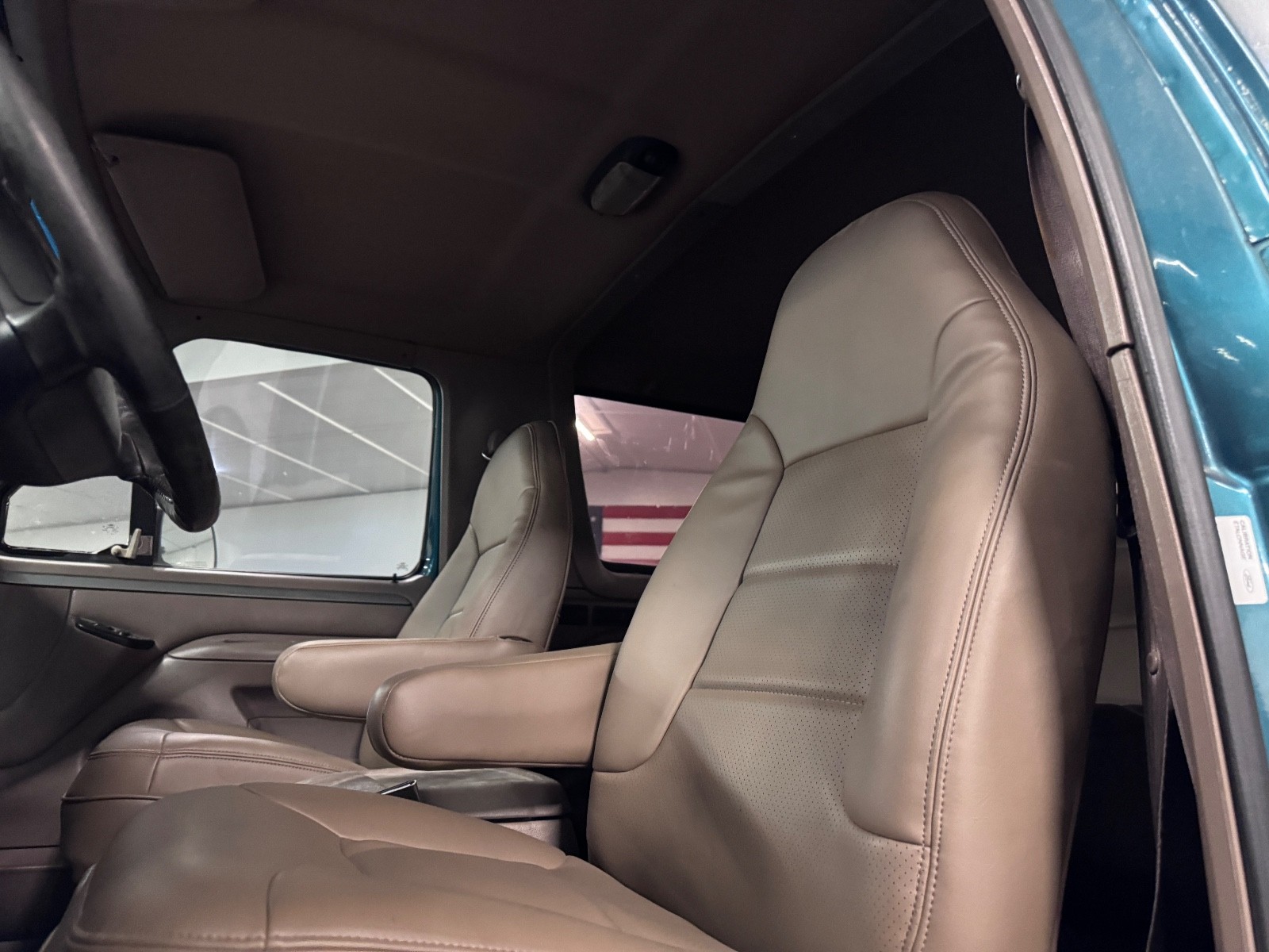 Ford-Bronco-1996-SUV-13