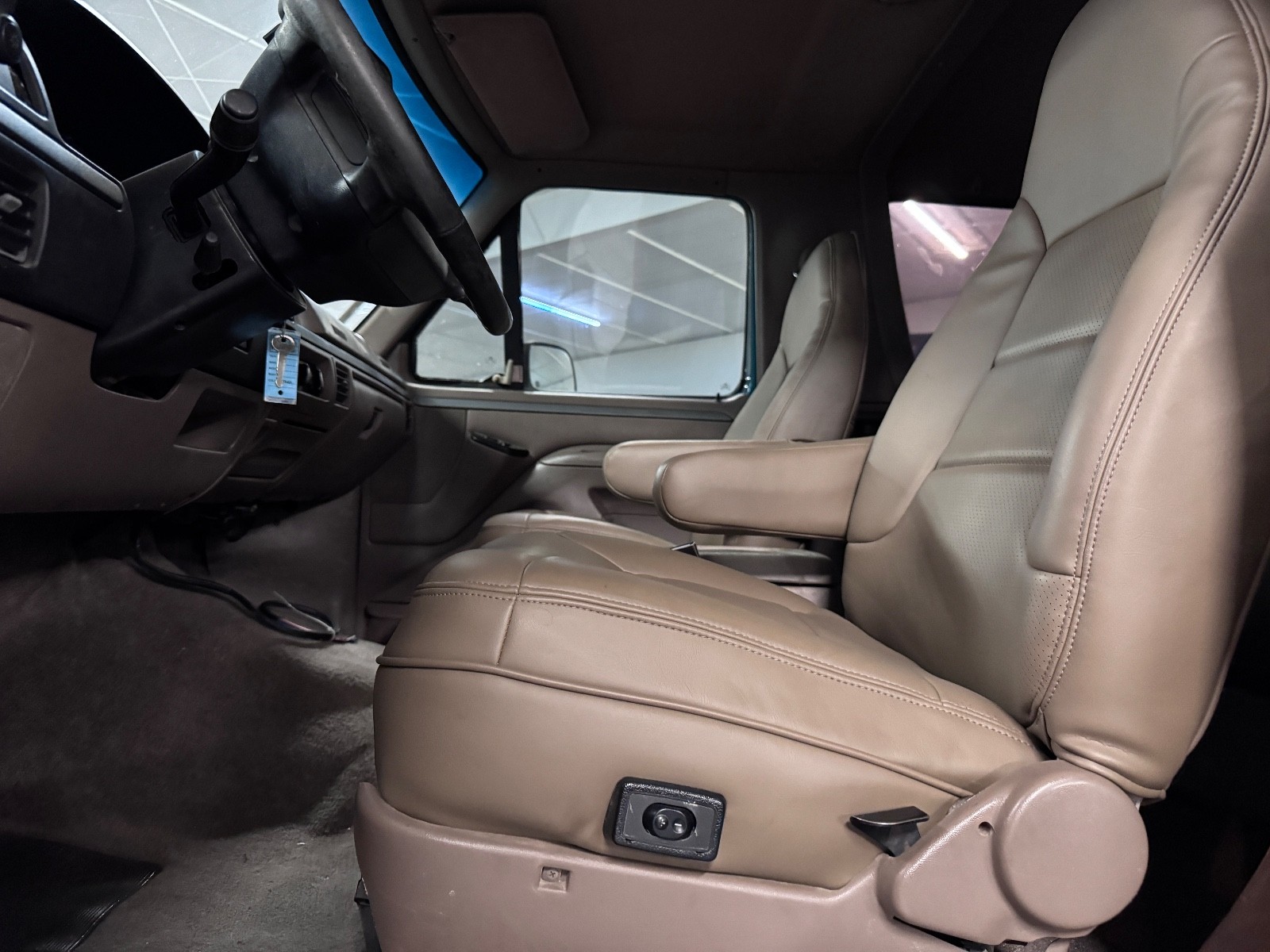 Ford-Bronco-1996-SUV-14