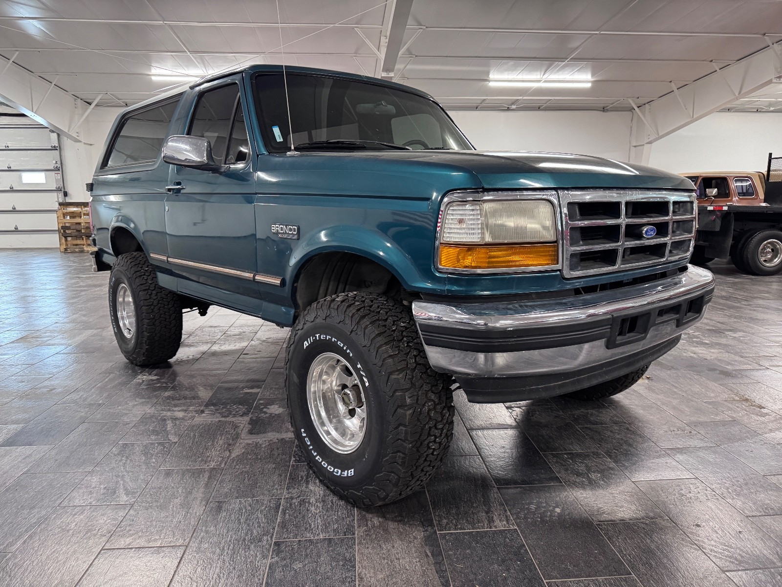 Ford-Bronco-1996-SUV-2