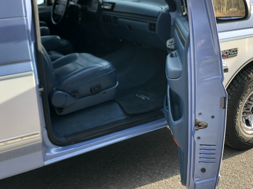 Ford-Bronco-1996-SUV-24