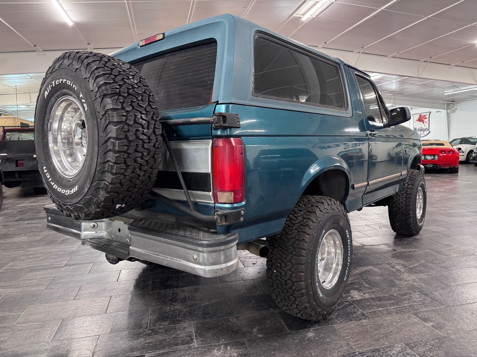 Ford-Bronco-1996-SUV-3