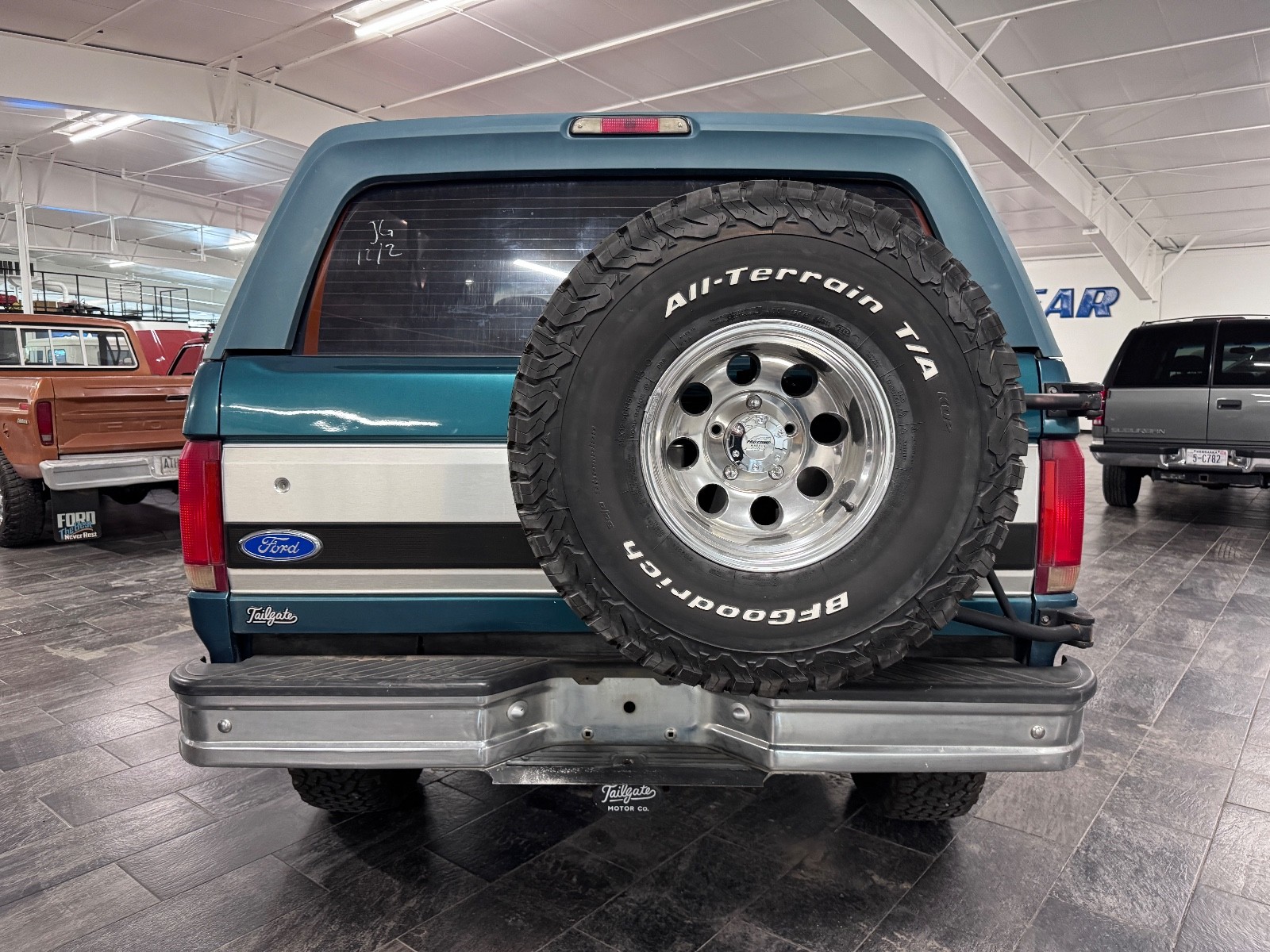 Ford-Bronco-1996-SUV-4