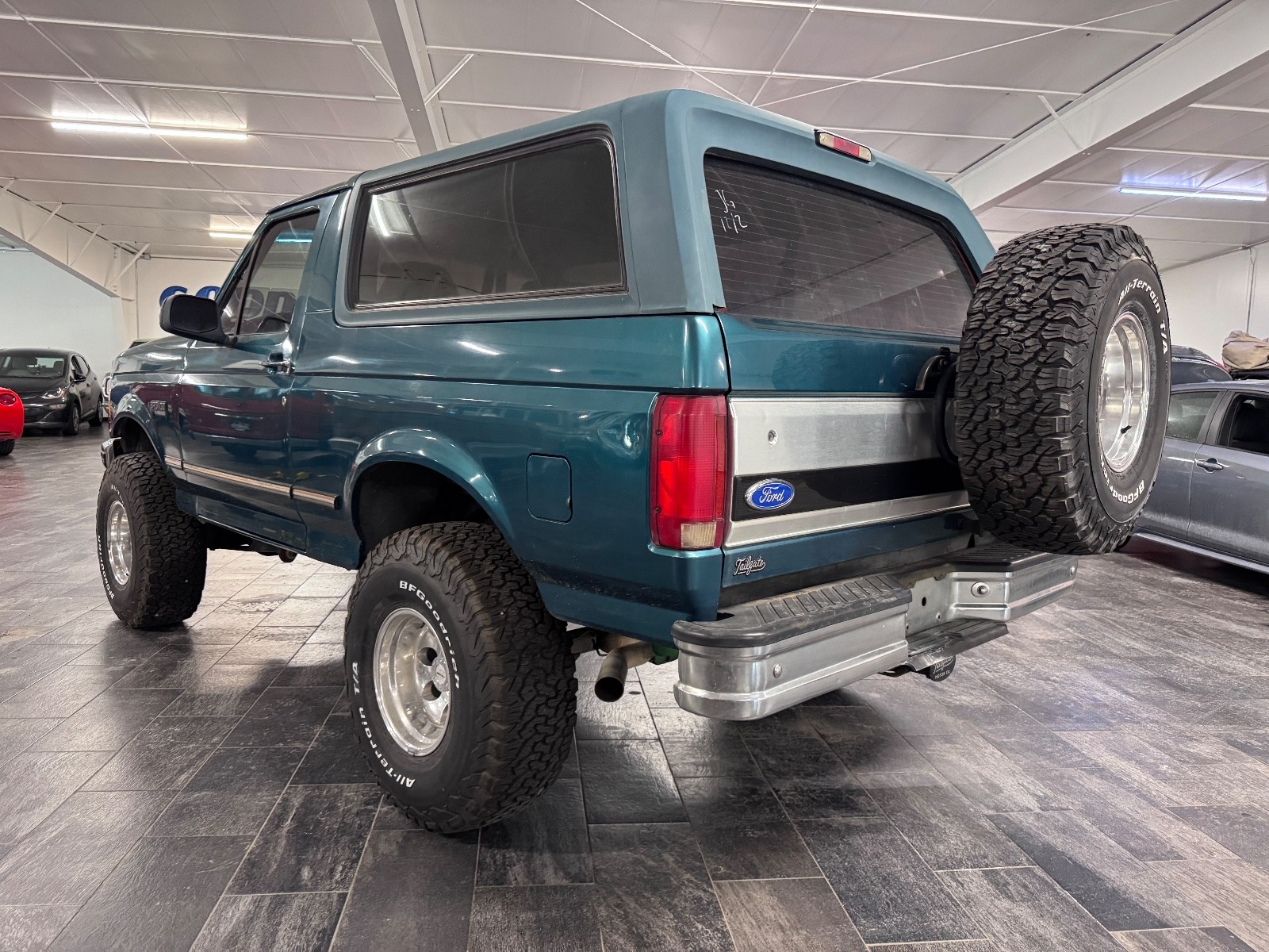 Ford-Bronco-1996-SUV-5